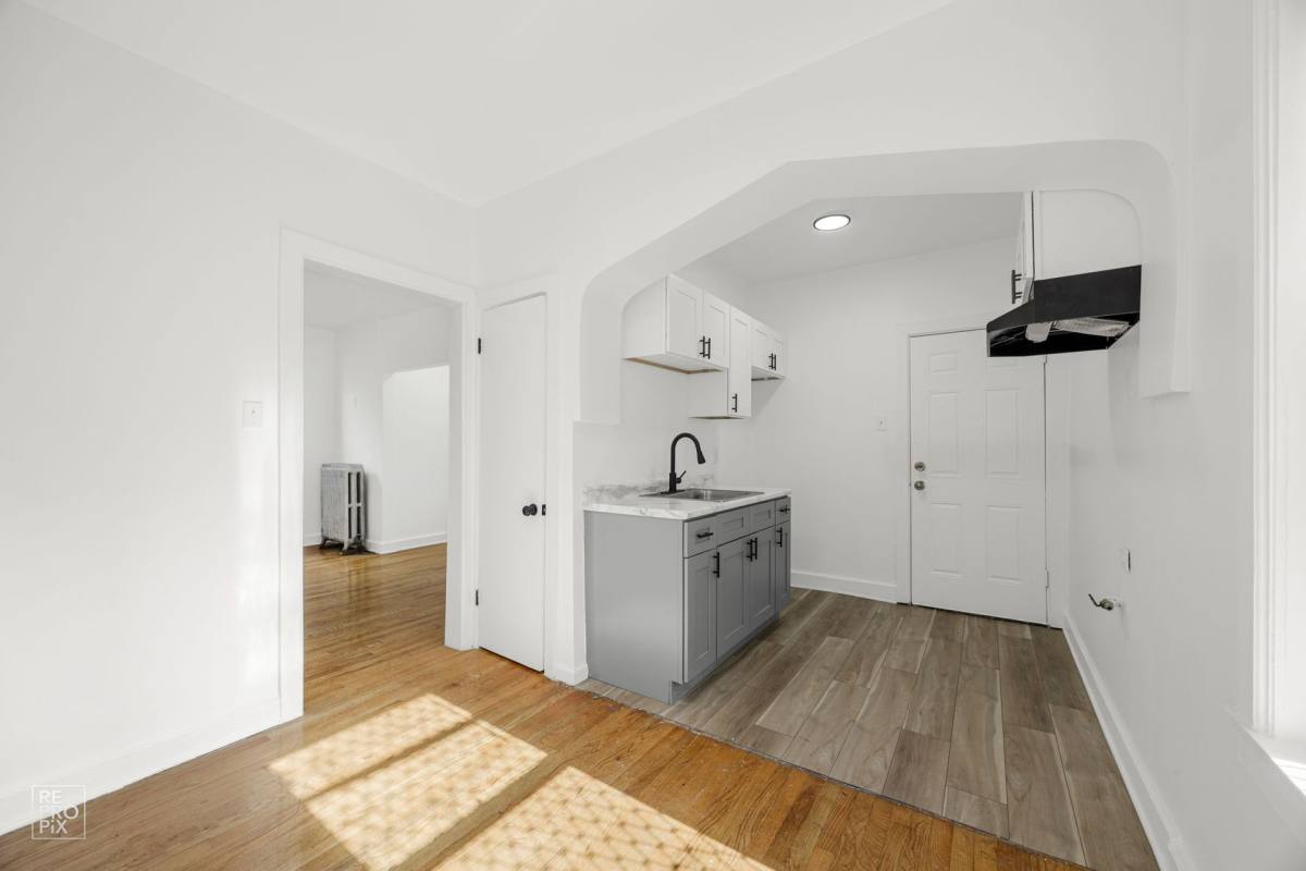 Apartment for rent at 8051 S Ingleside Ave, Chicago, IL 60619