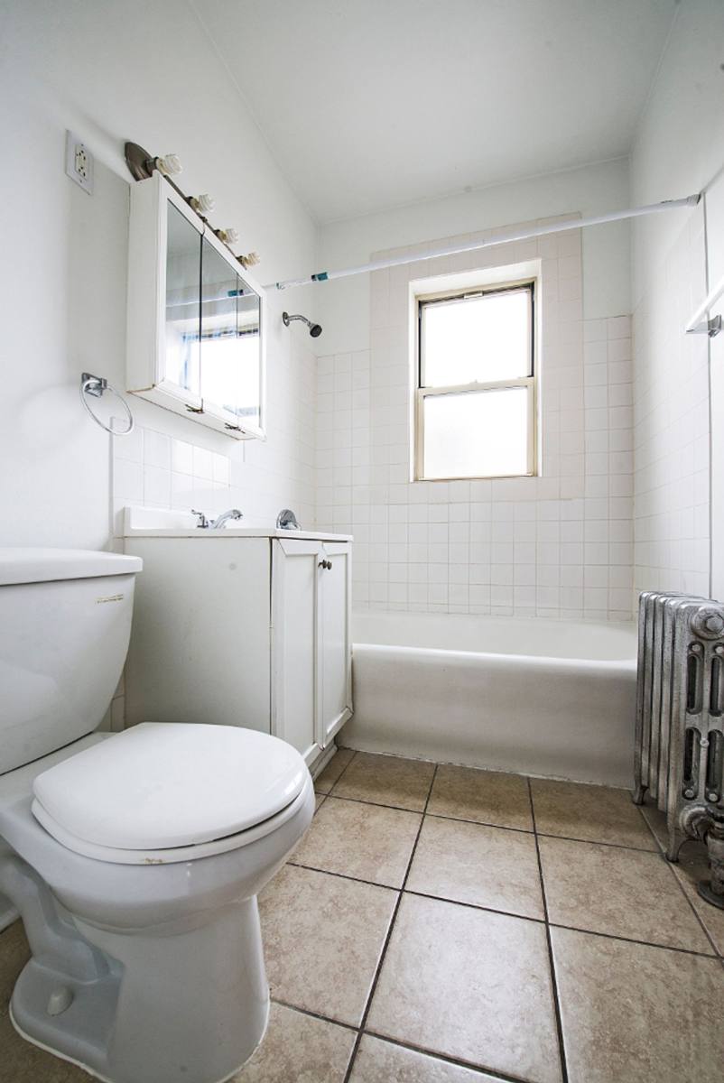 Apartment for rent at 8051 S Ingleside Ave, Chicago, IL 60619
