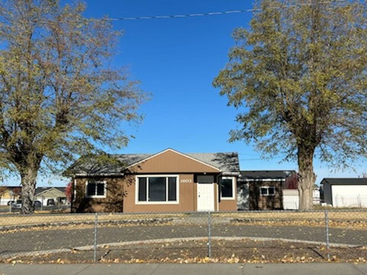 House for rent at 1603 E Park View Blvd, Pasco, WA 99301