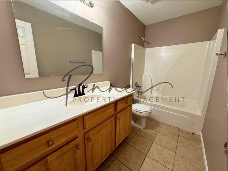 House for rent at 1015 NW Willow Dr, Grain Valley, MO 64029