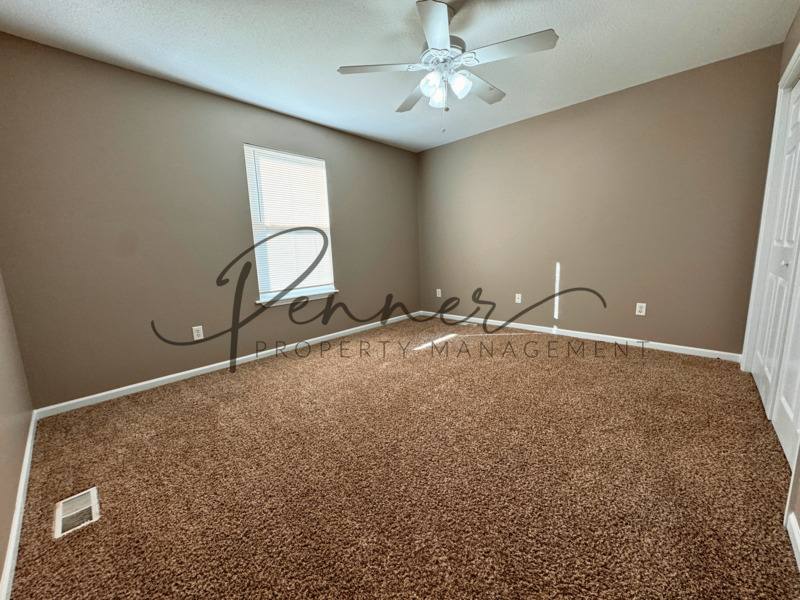 House for rent at 1015 NW Willow Dr, Grain Valley, MO 64029