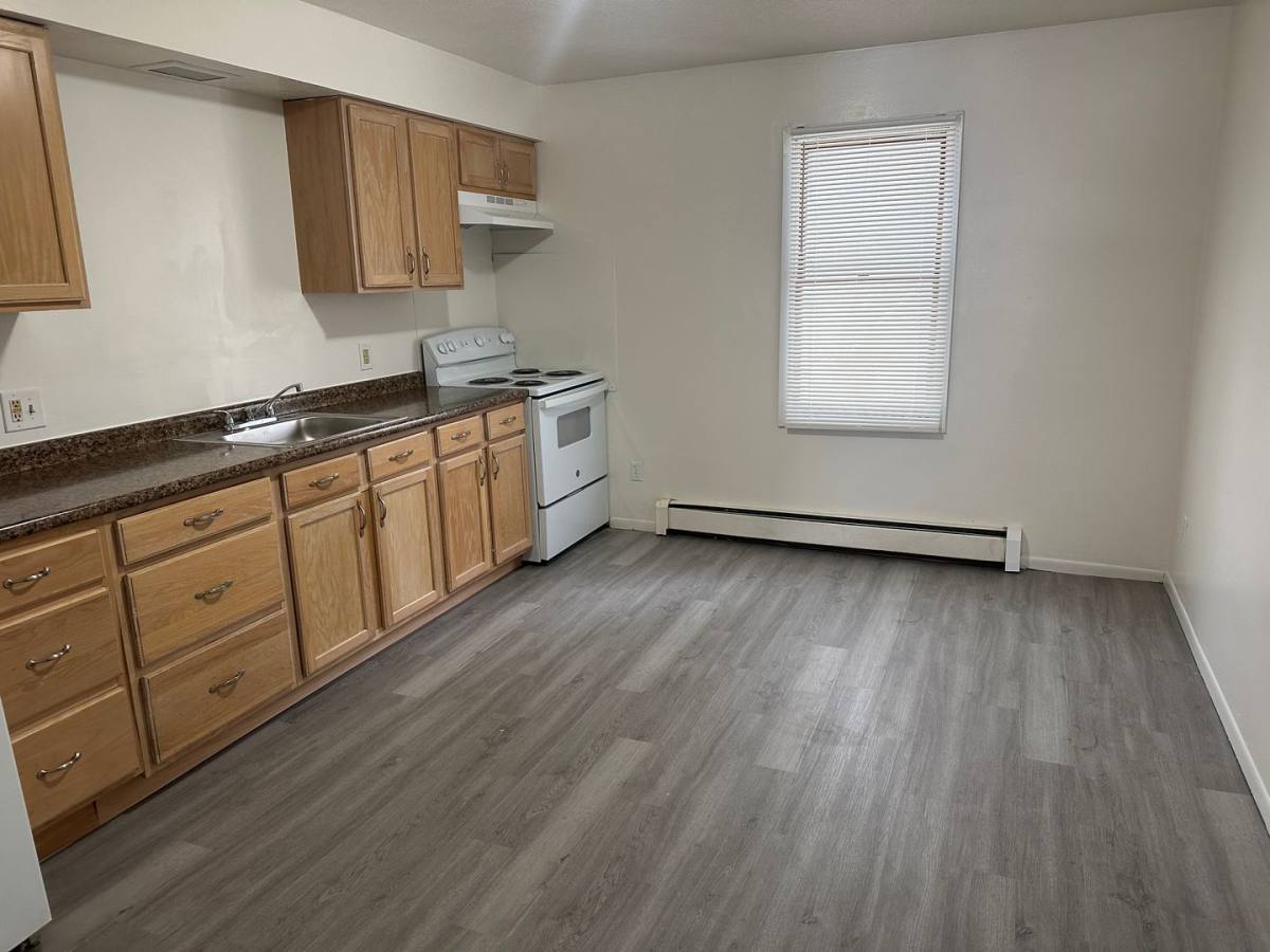 Apartment for rent at 2523 E Midlothian Blvd, Struthers, OH 44471