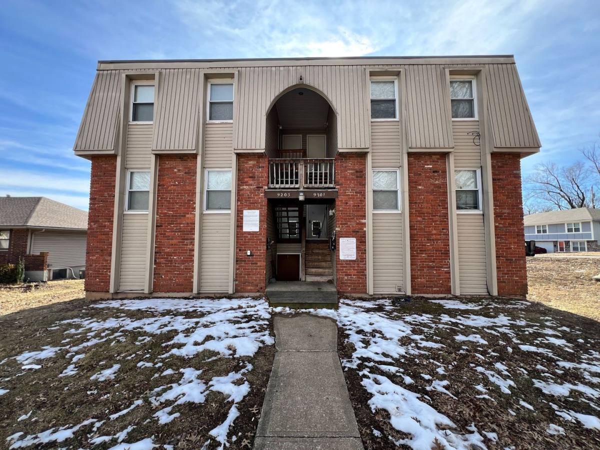 Apartment for rent at 9201 E 53rd Terrace #2W, Kansas City, MO 64133
