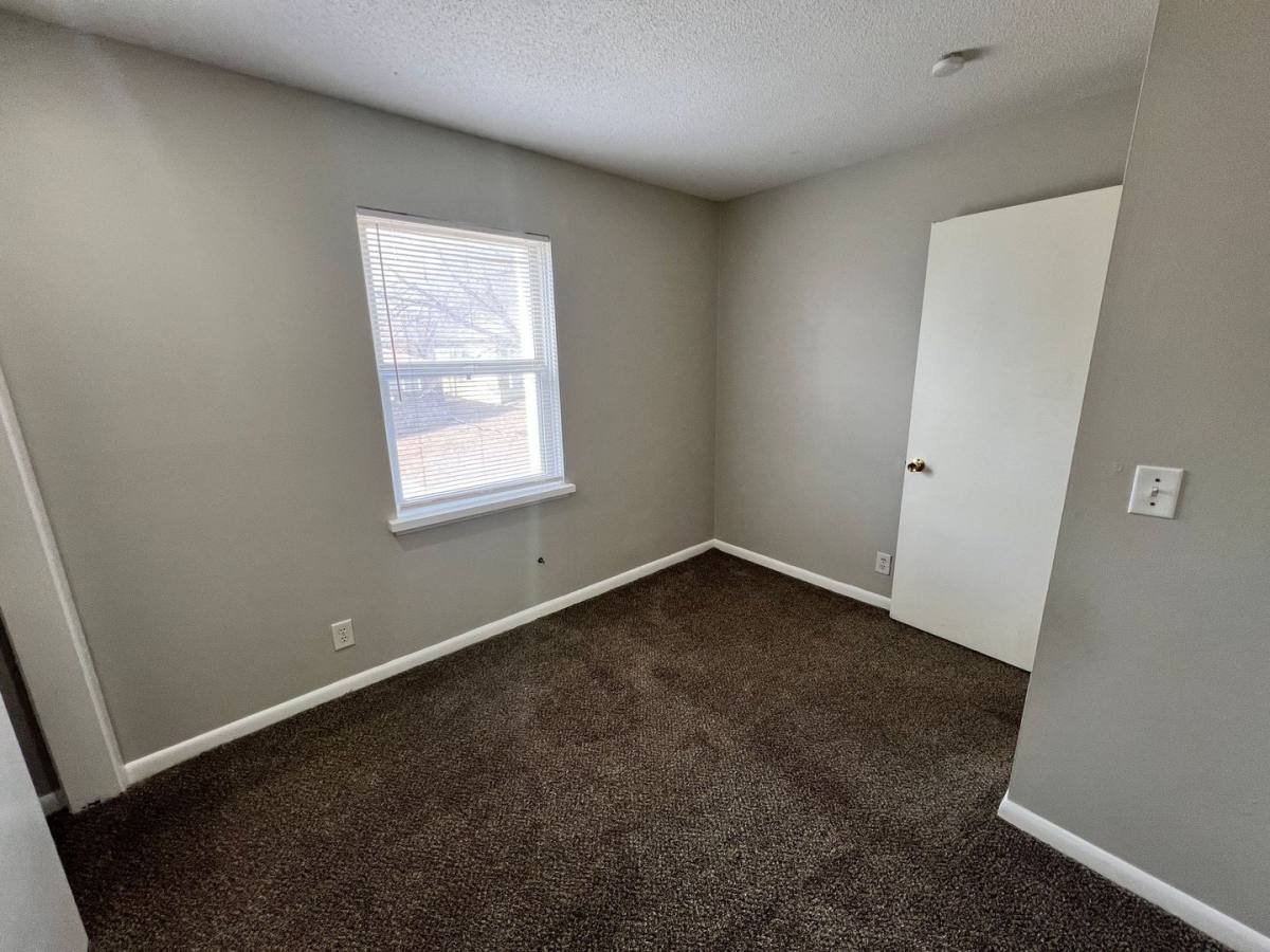 Apartment for rent at 9201 E 53rd Terrace #2W, Kansas City, MO 64133