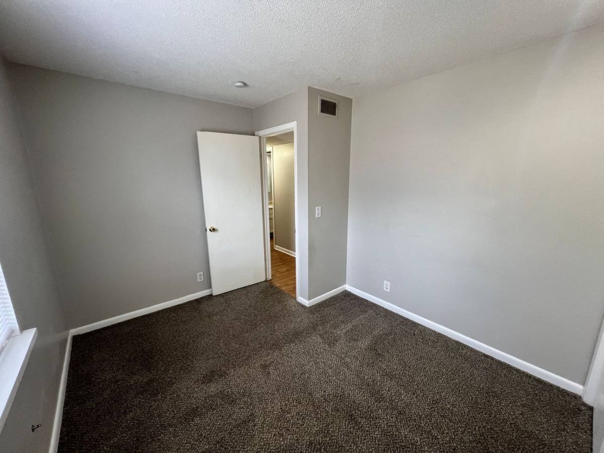Apartment for rent at 9201 E 53rd Terrace #2W, Kansas City, MO 64133
