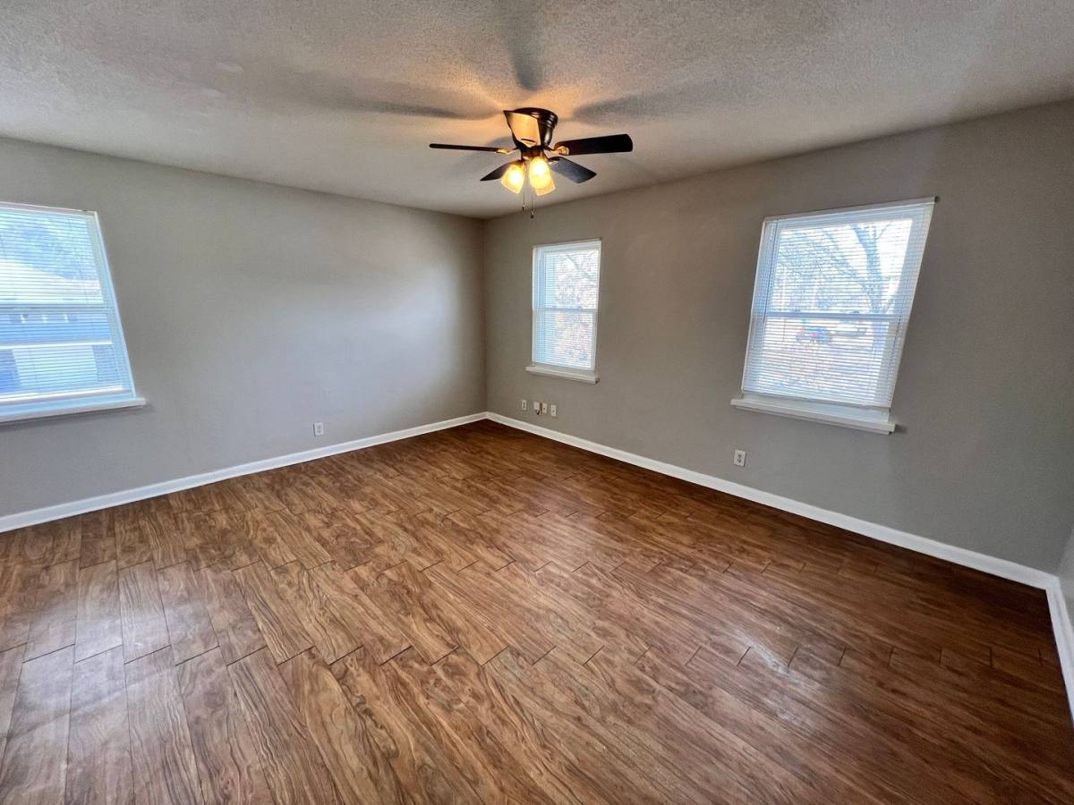 Apartment for rent at 9201 E 53rd Terrace #2W, Kansas City, MO 64133