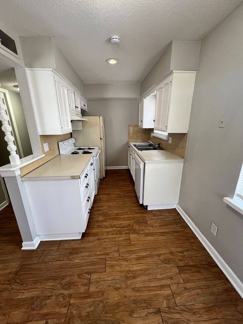 Apartment for rent at 9201 E 53rd Terrace #2W, Kansas City, MO 64133