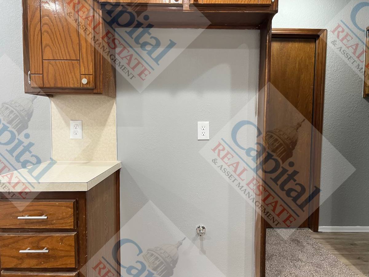 House for rent at 1013 W Gladys Way, Mustang, OK 73064