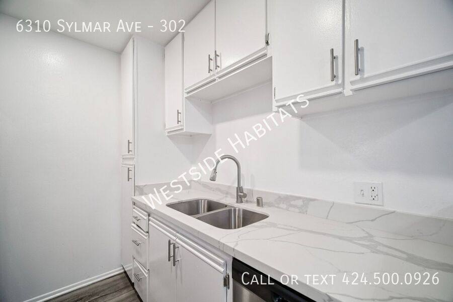 Apartment for rent at 6310 Sylmar Ave #302, Van Nuys, CA 91401