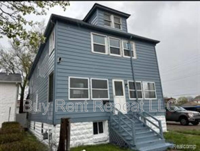 Apartment for rent at 320 Hudson St, Wyandotte, MI 48192