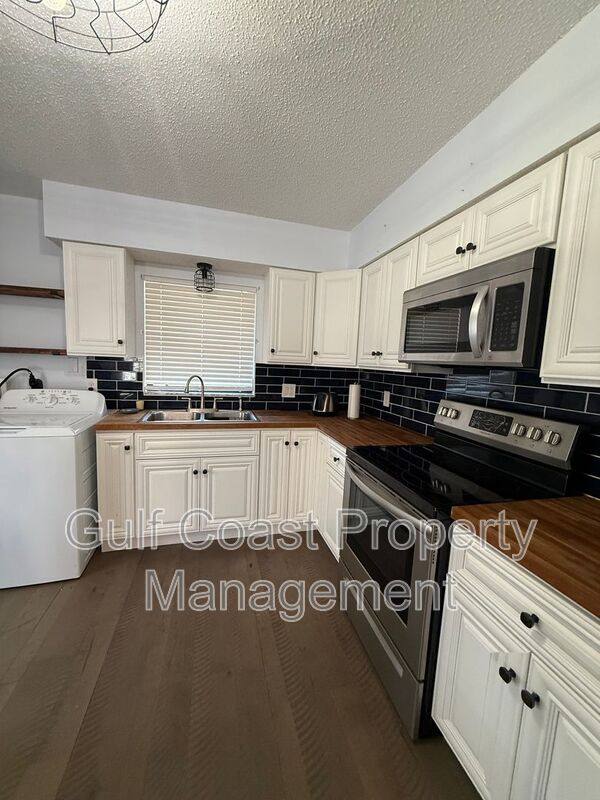 Apartment for rent at 40 1st Ave #BOTTOM, Englewood, FL 34223