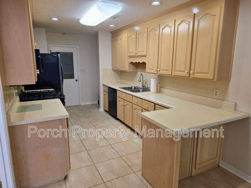 House for rent at 303 Shoreline Dr, Gulf Breeze, FL 32561
