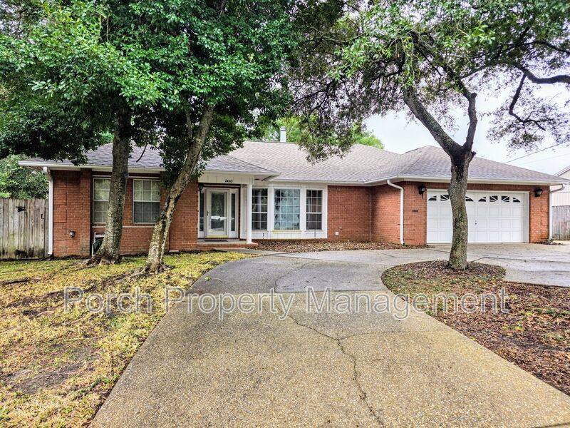 House for rent at 303 Shoreline Dr, Gulf Breeze, FL 32561