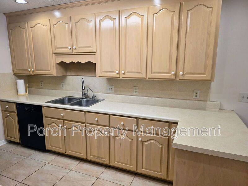 House for rent at 303 Shoreline Dr, Gulf Breeze, FL 32561