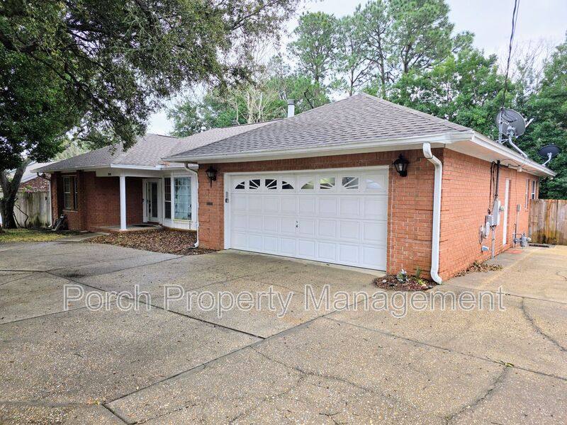 House for rent at 303 Shoreline Dr, Gulf Breeze, FL 32561