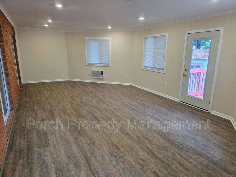 House for rent at 303 Shoreline Dr, Gulf Breeze, FL 32561