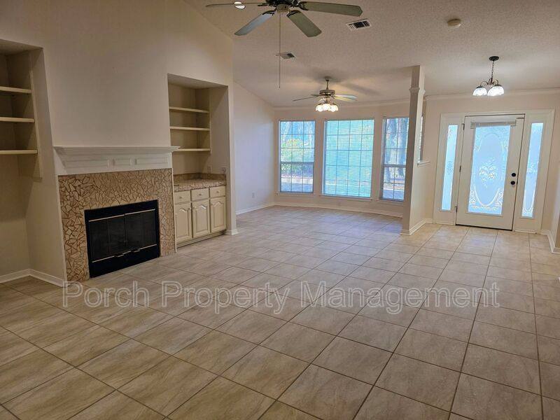 House for rent at 303 Shoreline Dr, Gulf Breeze, FL 32561