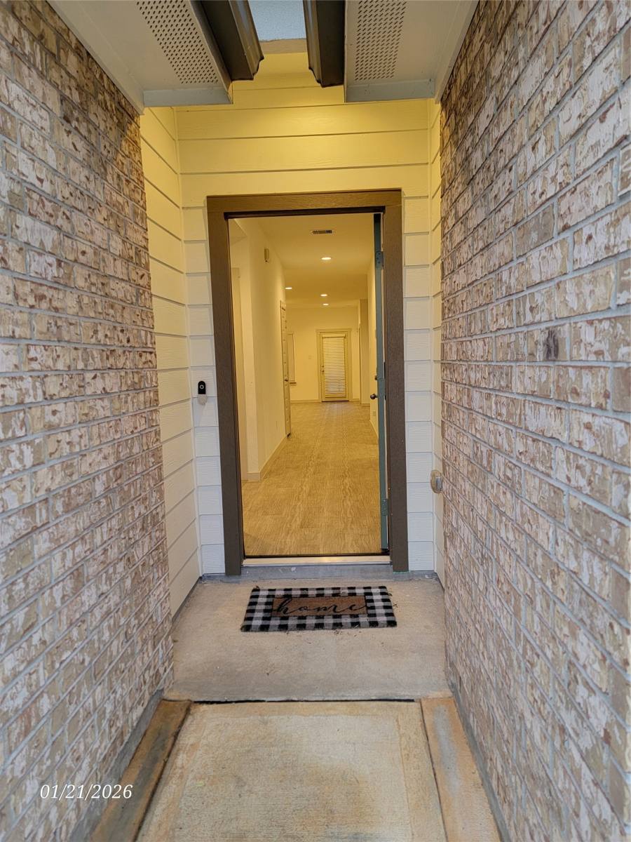 Apartment for rent at 8215 Hush Heights Dr, Rosharon, TX 77583