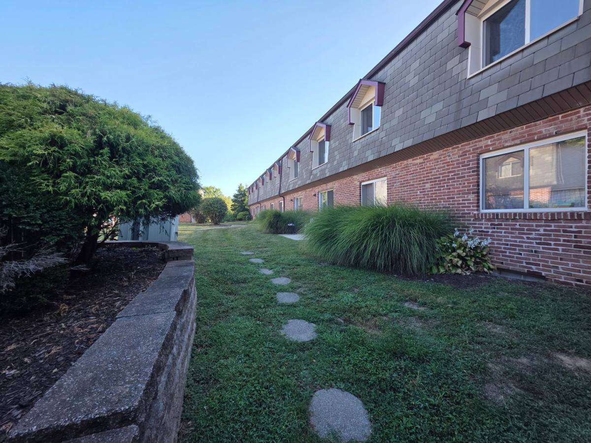 Apartment for rent at 11327 Gravois Rd, Saint Louis, MO 63126