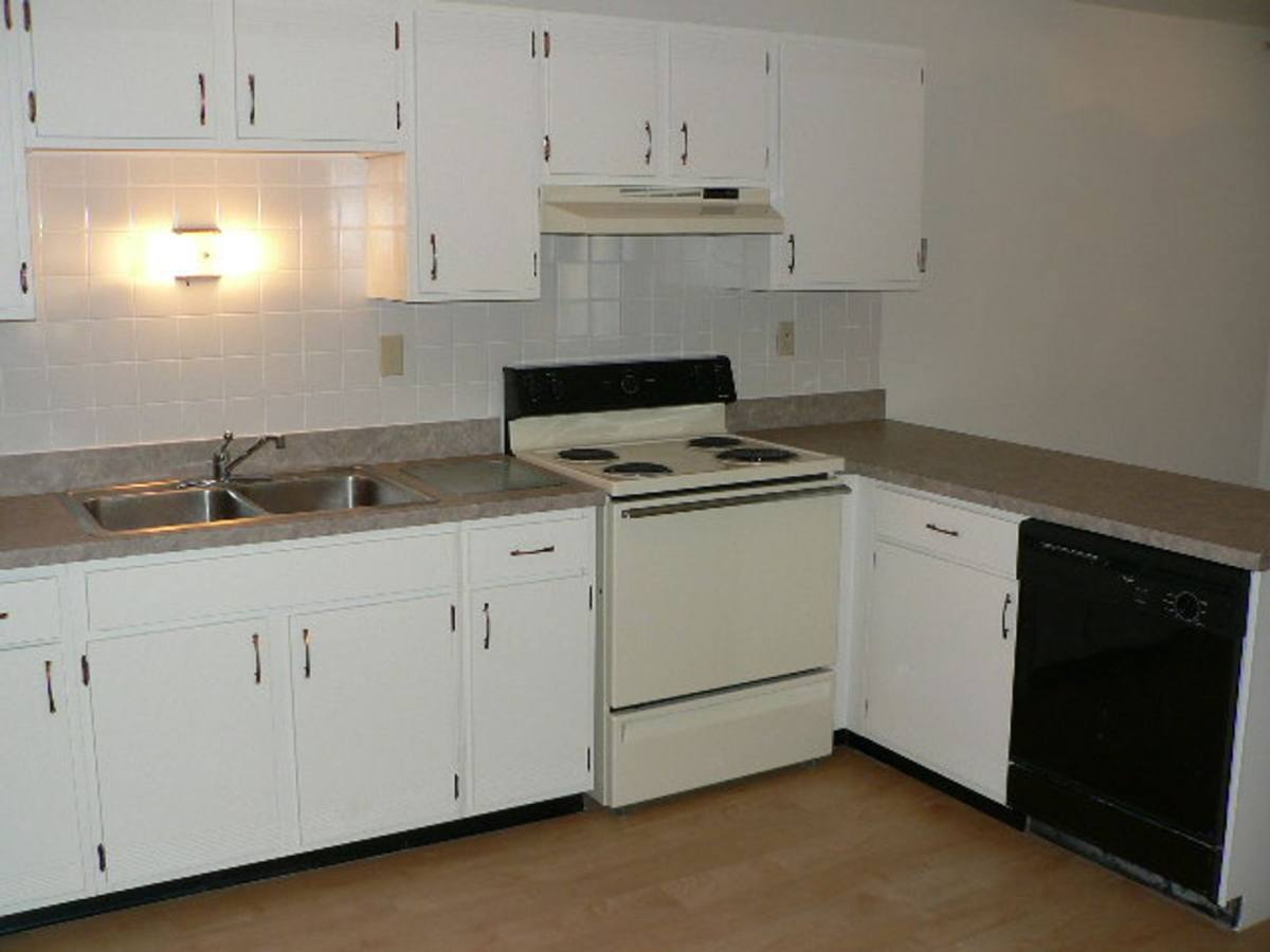 Apartment for rent at 11327 Gravois Rd, Saint Louis, MO 63126