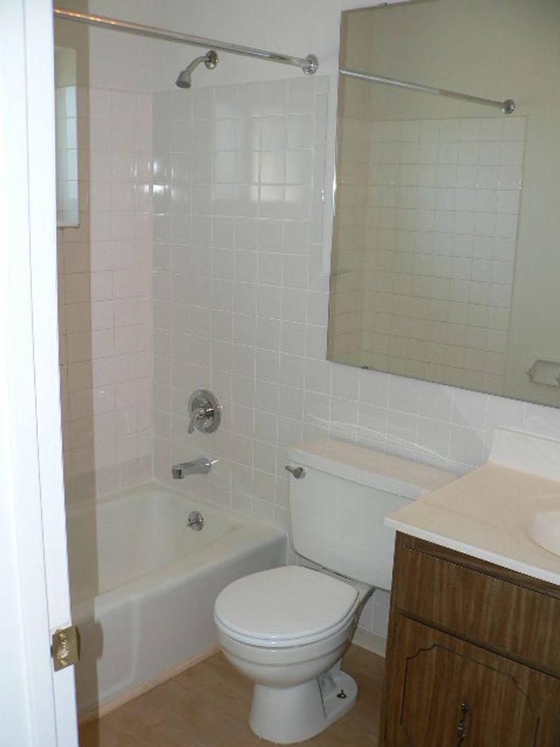 Apartment for rent at 11327 Gravois Rd, Saint Louis, MO 63126