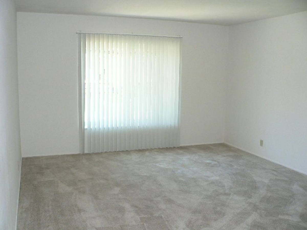 Apartment for rent at 11327 Gravois Rd, Saint Louis, MO 63126