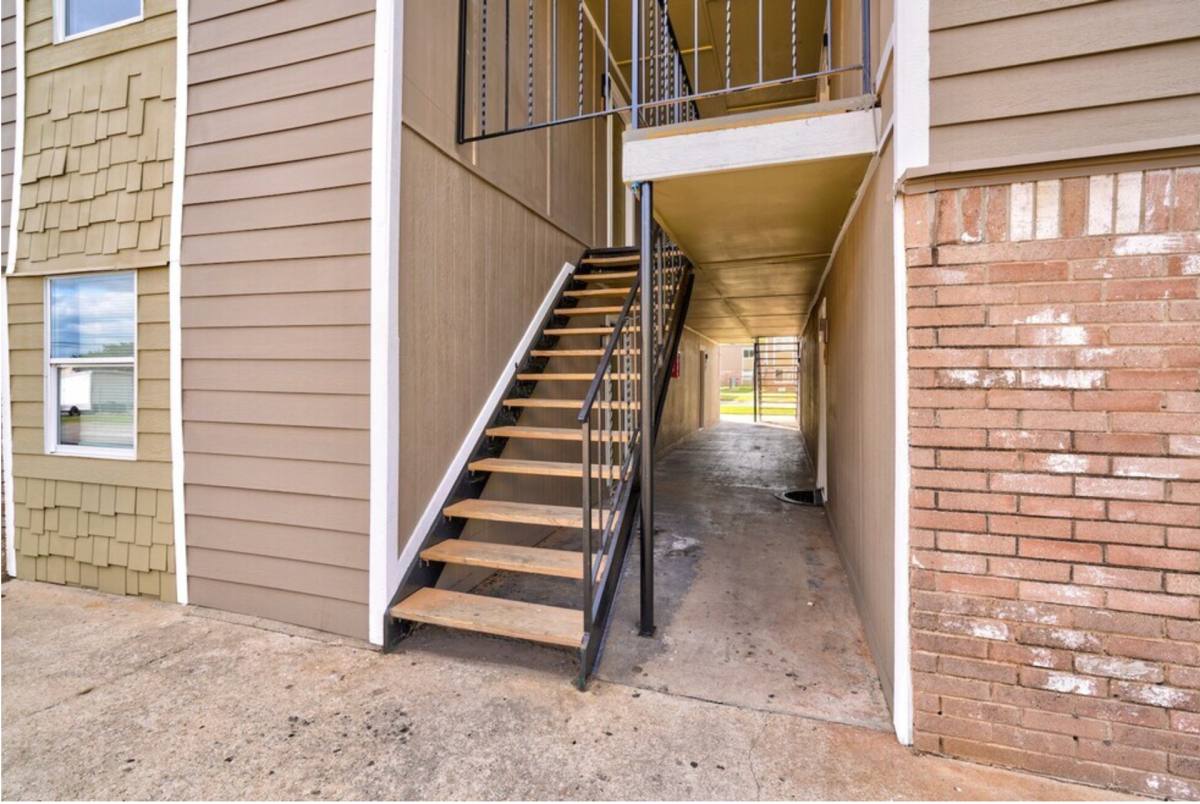 Apartment for rent at 7201 Melrose Lane, Oklahoma City, OK 73127