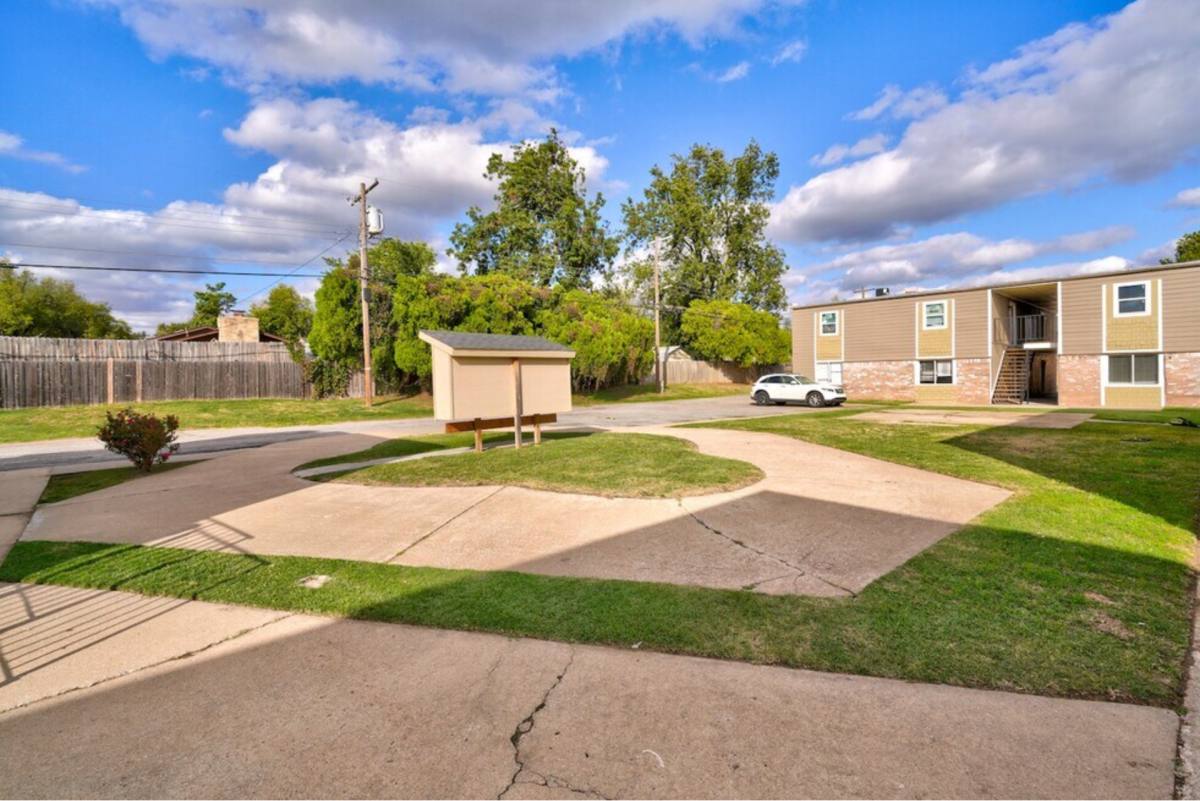 Apartment for rent at 7201 Melrose Lane, Oklahoma City, OK 73127