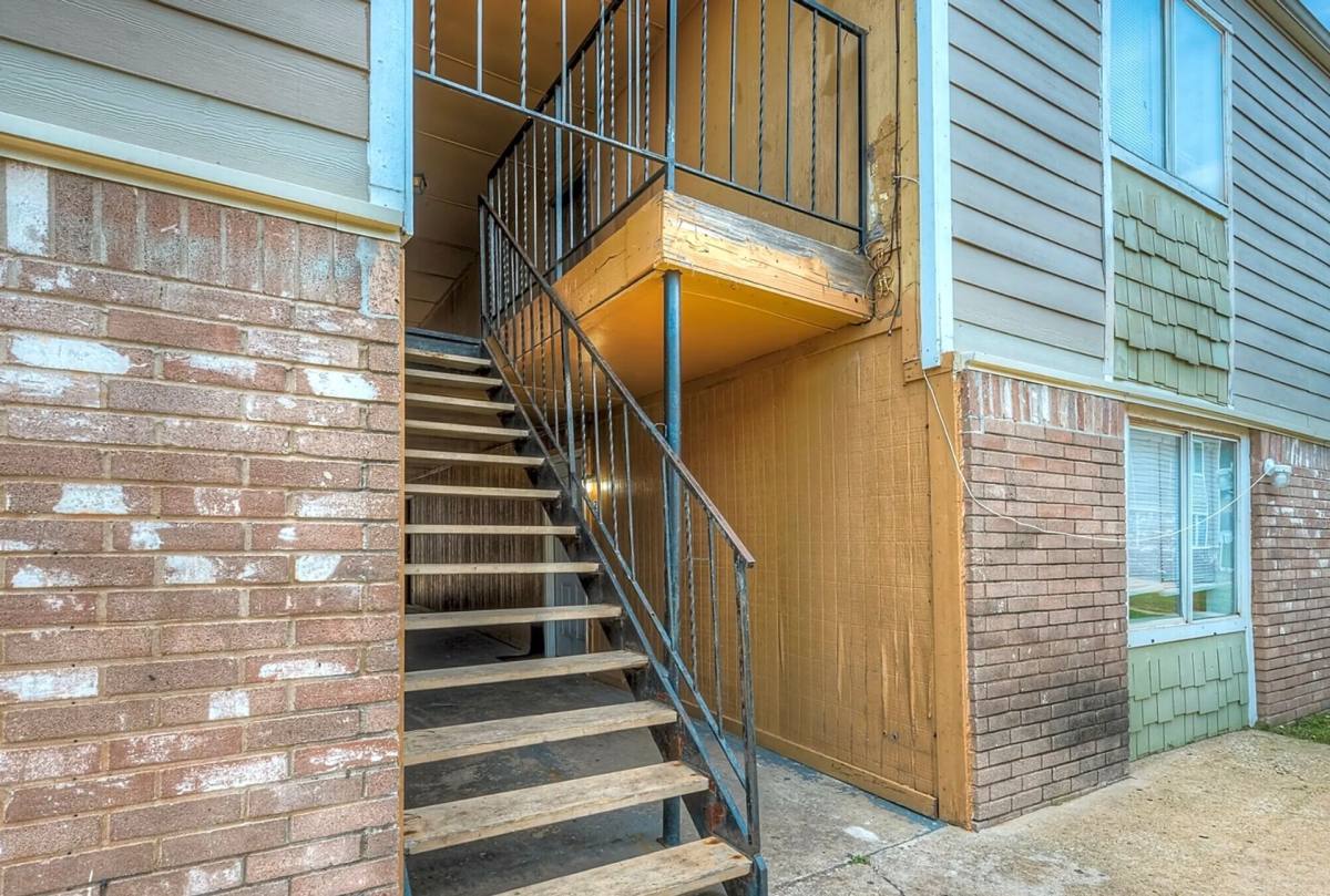 Apartment for rent at 7201 Melrose Lane, Oklahoma City, OK 73127