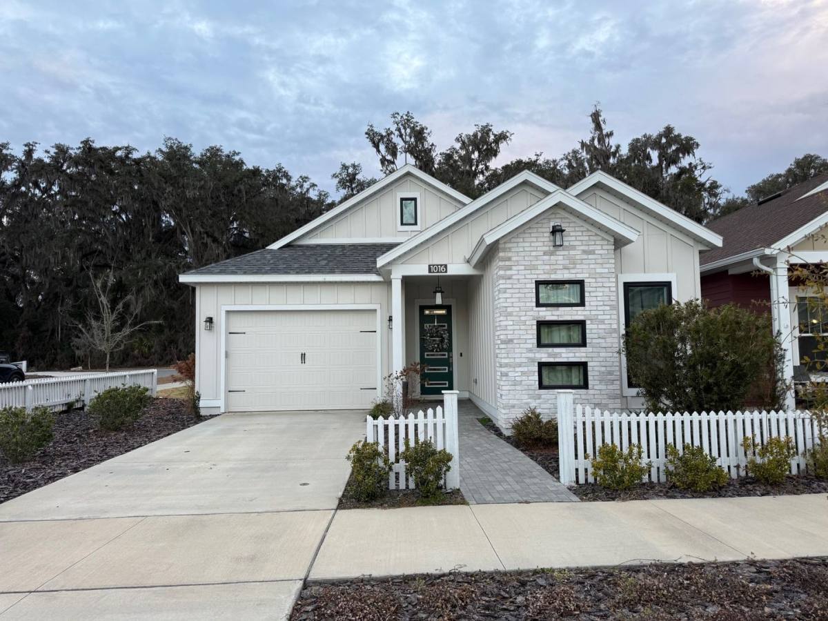 House for rent at 1016 NW 132nd Blvd, Newberry, FL 32669