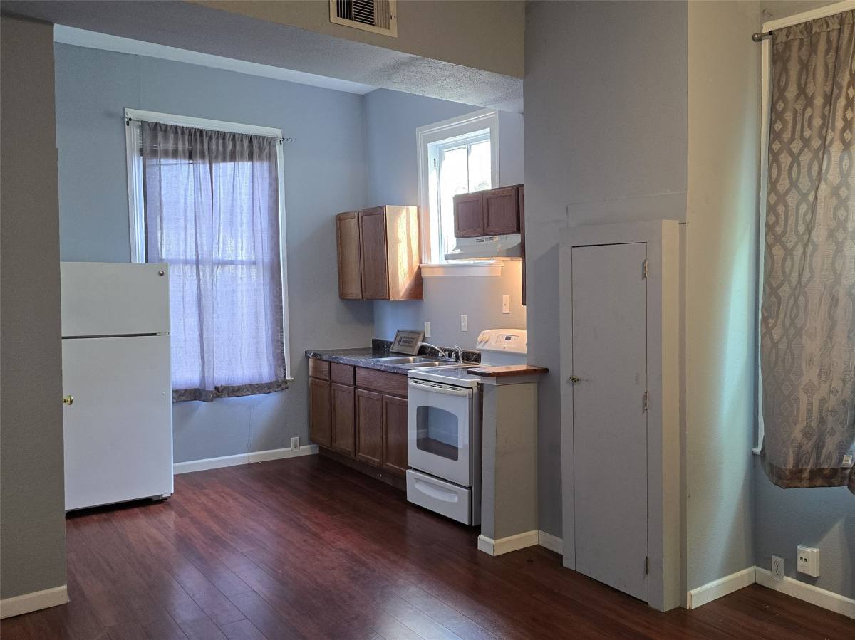 Apartment for rent at 1614 Market St #4, Galveston, TX 77550
