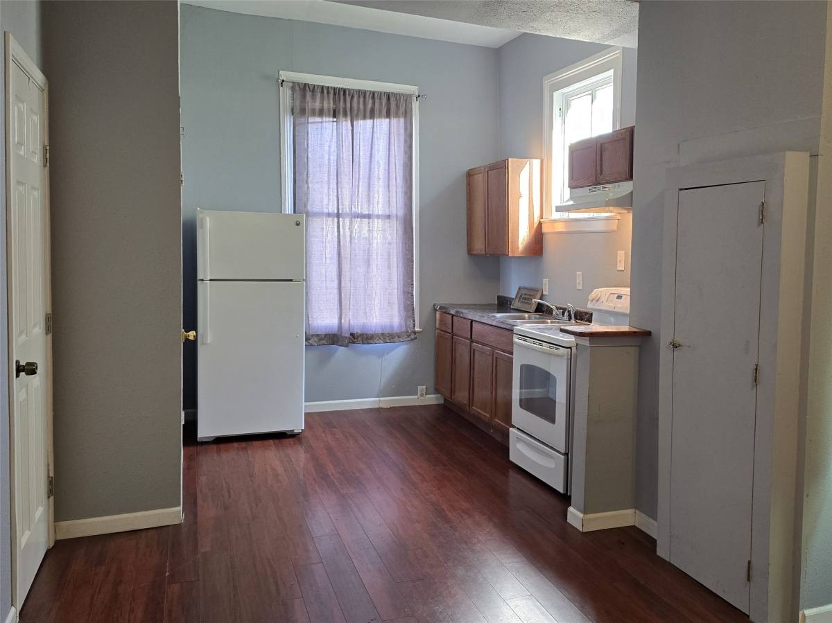Apartment for rent at 1614 Market St #4, Galveston, TX 77550