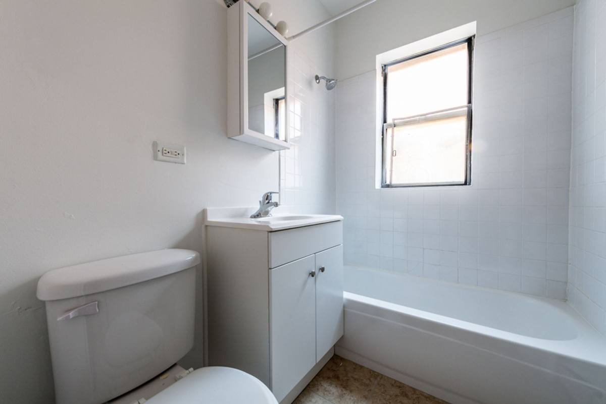 Apartment for rent at 5040-42 W Quincy St, Chicago, IL 60644