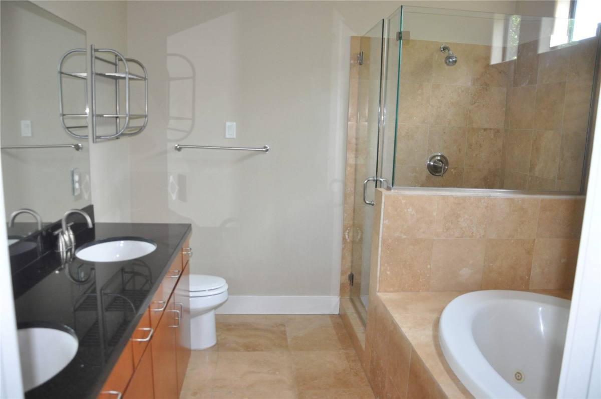 Apartment for rent at 510 Lovett Blvd #201, Houston, TX 77006