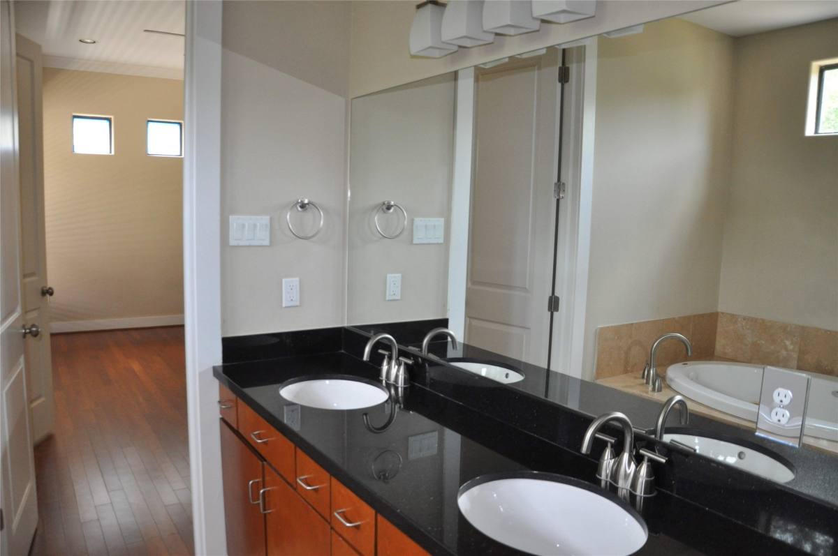 Apartment for rent at 510 Lovett Blvd #201, Houston, TX 77006