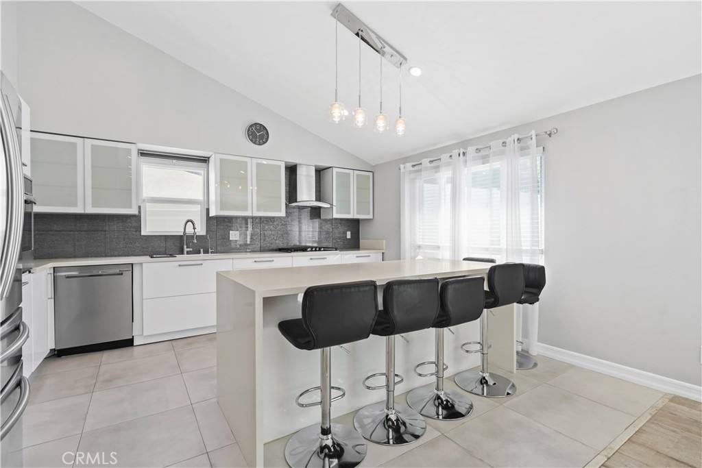 Apartment for rent at 12835 Titian Ave, Granada Hills, CA 91344