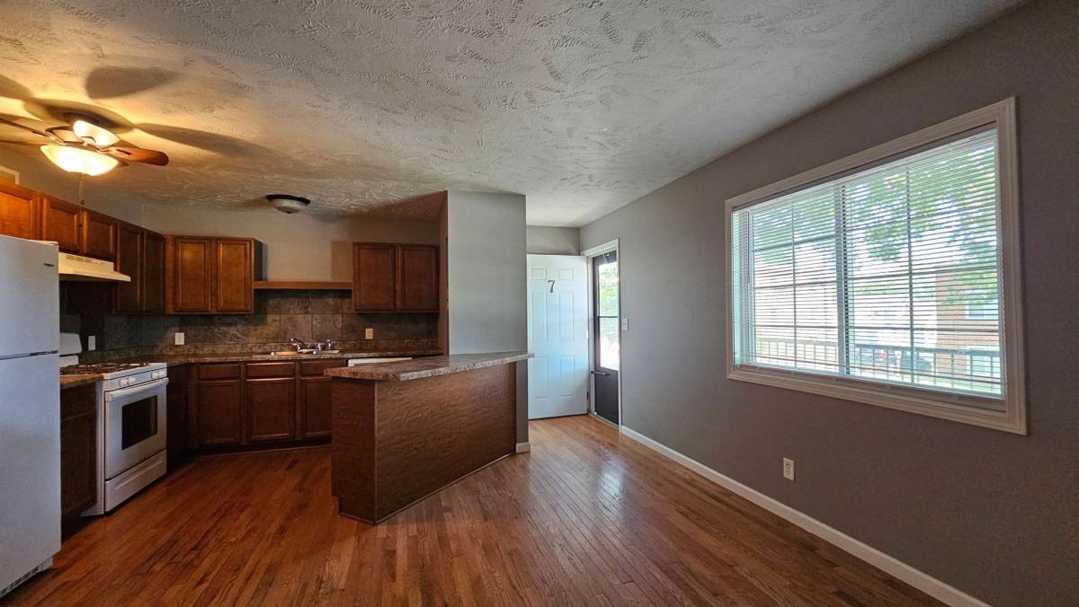 Apartment for rent at 620 S 35th St, Omaha, NE 68105