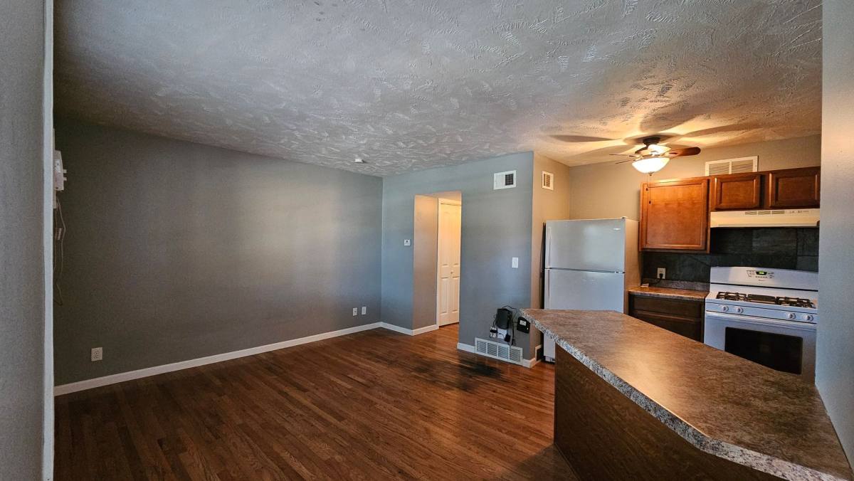 Apartment for rent at 620 S 35th St, Omaha, NE 68105
