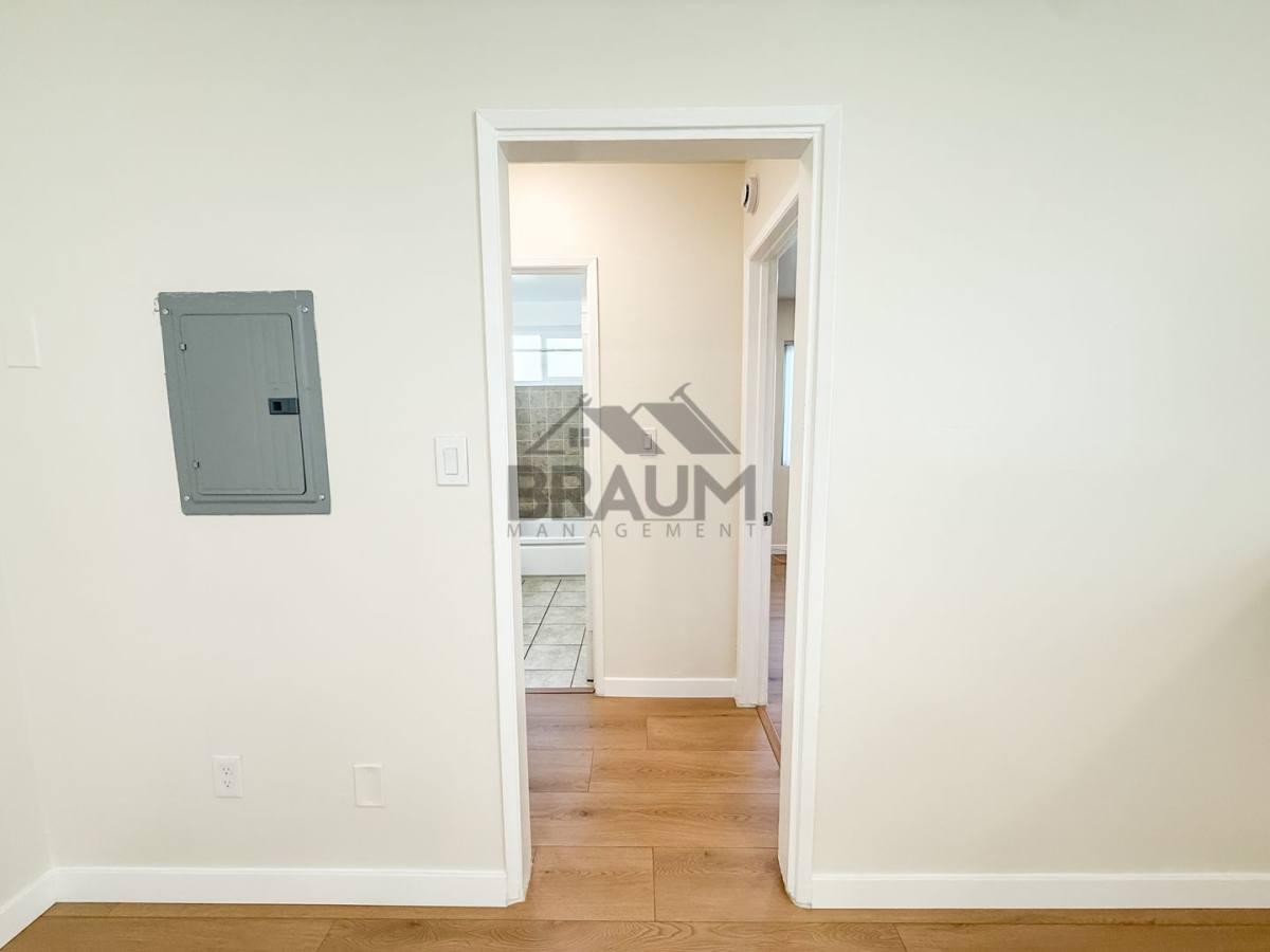 Apartment for rent at 5611 Fulcher Ave, North Hollywood, CA 91601