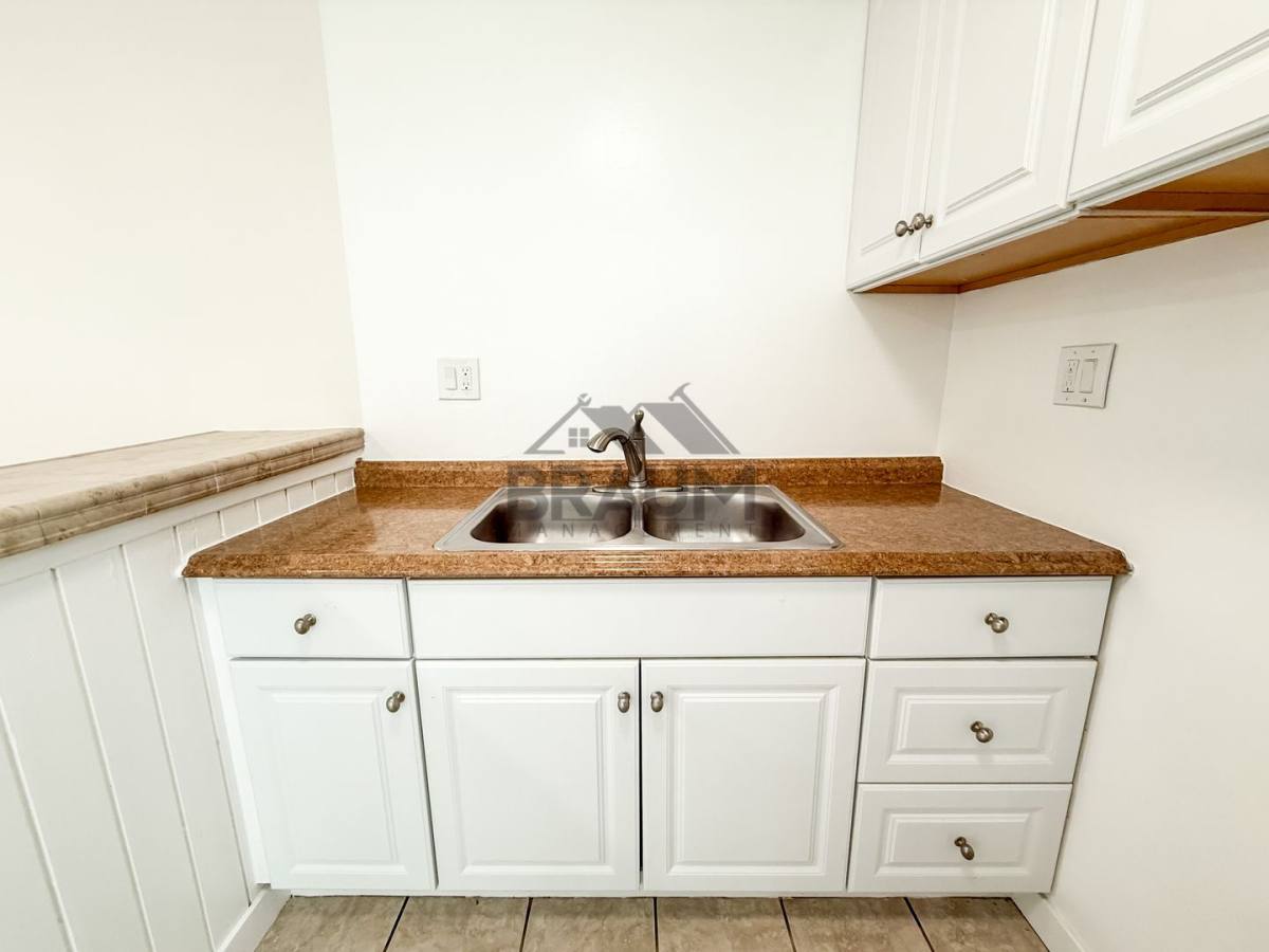 Apartment for rent at 5611 Fulcher Ave, North Hollywood, CA 91601