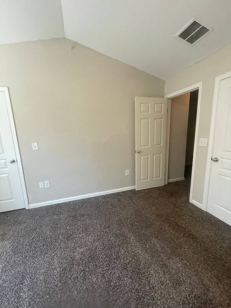 Apartment for rent at 3921 Cherokee Woods Way, Knoxville, TN 37920