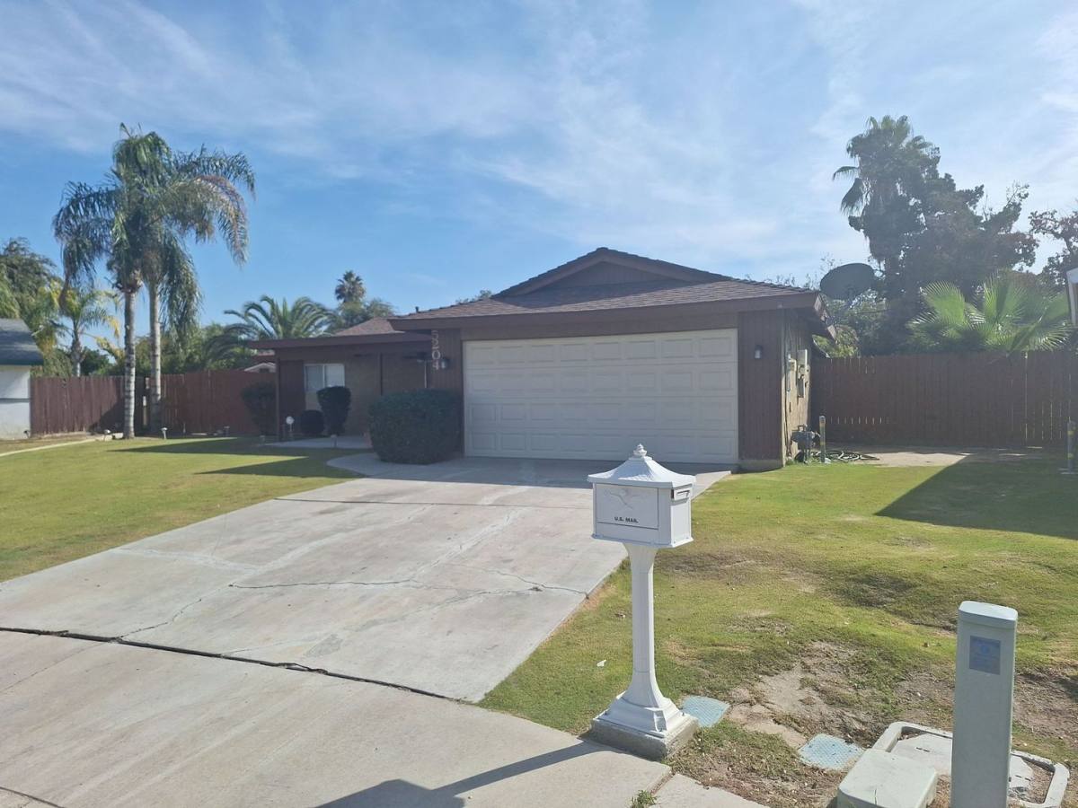 House for rent at 5204 Curson Ave, Bakersfield, CA 93309