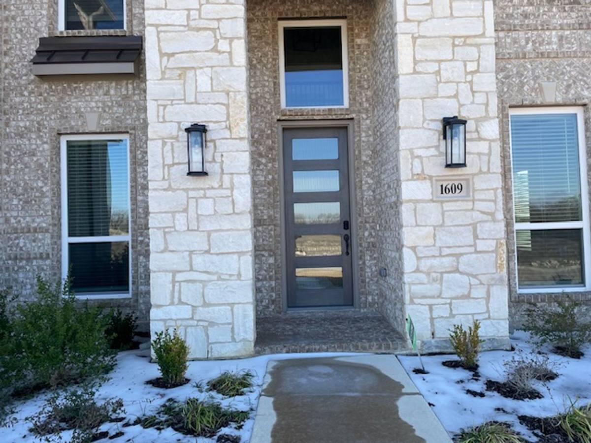 House for rent at 1609 Whisperwood Way, Midlothian, TX 76065