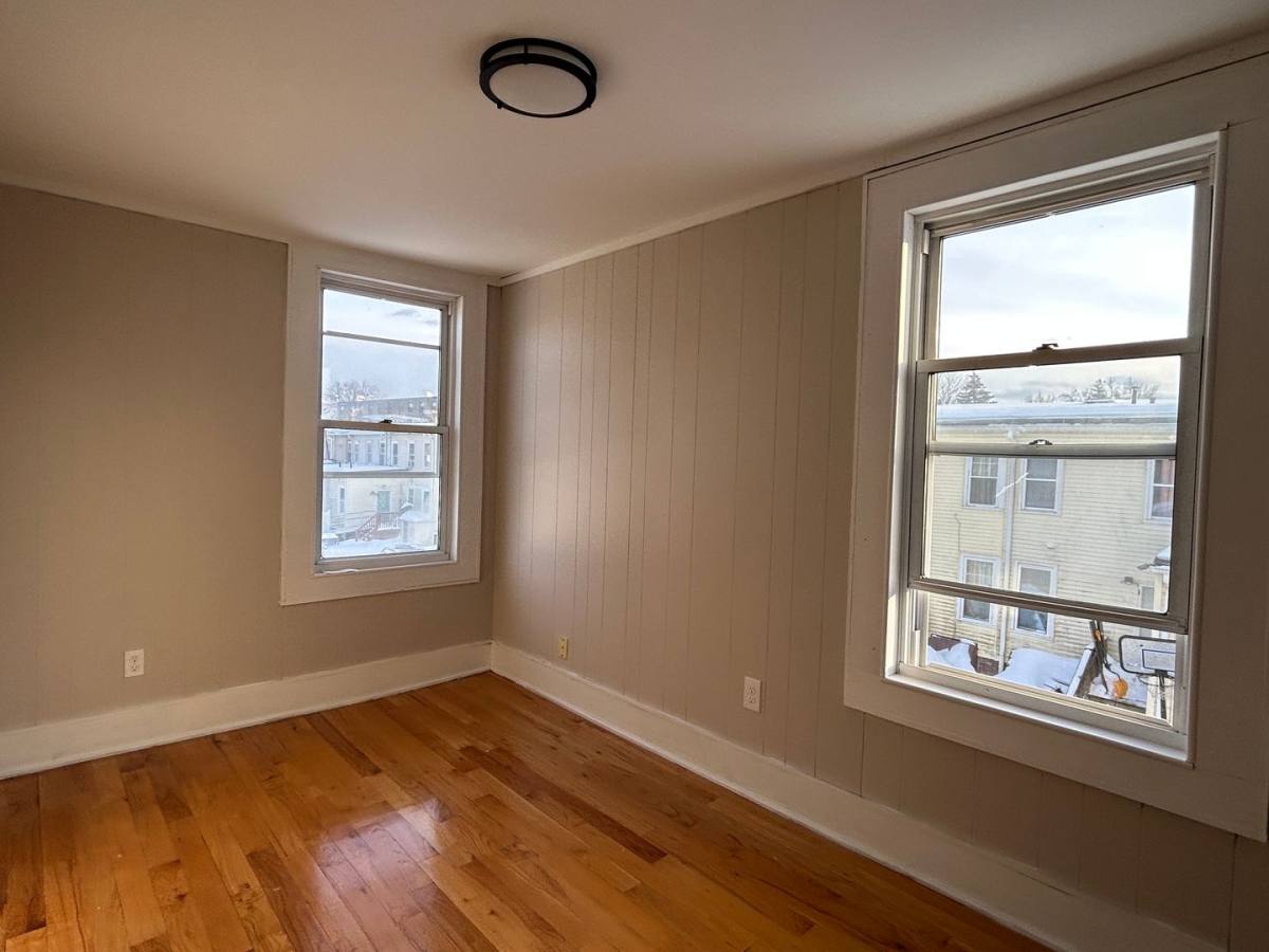 Apartment for rent at 13 Hampden St, Westfield, MA 01085
