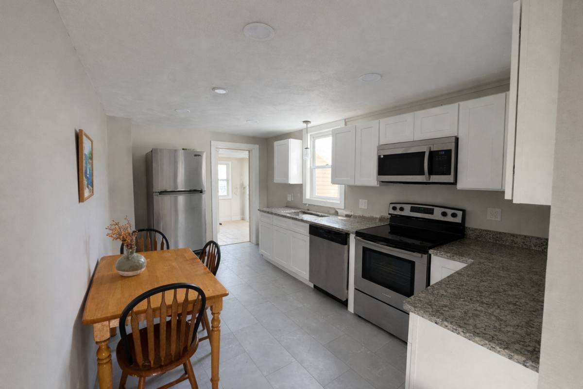 Apartment for rent at 13 Hampden St, Westfield, MA 01085