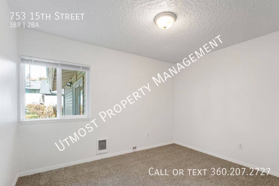 House for rent at 753 15th St, Washougal, WA 98671