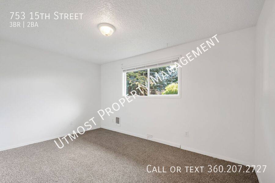 House for rent at 753 15th St, Washougal, WA 98671