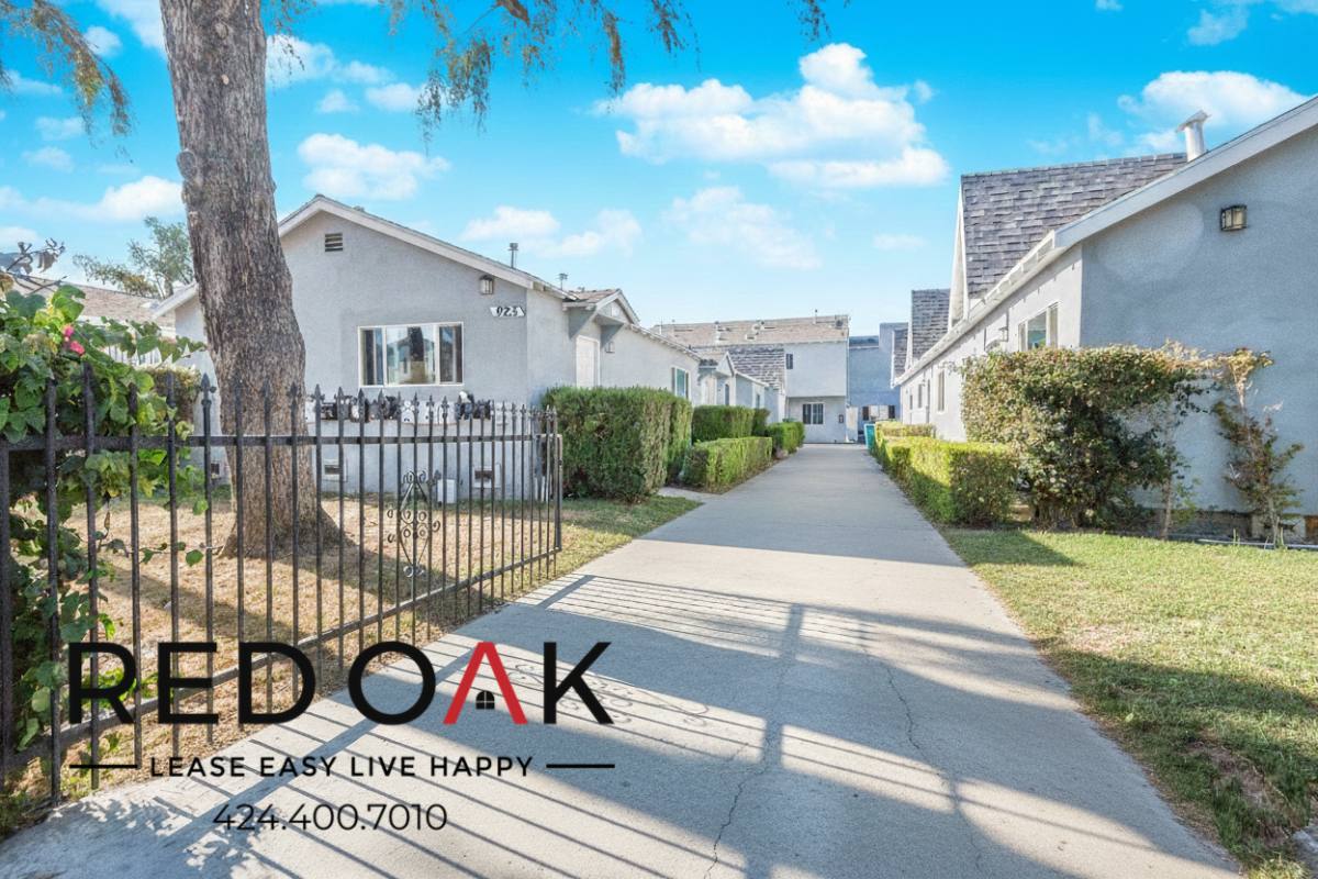 Condo for rent at 923 W 75th St #927 3 4, Los Angeles, CA 90043