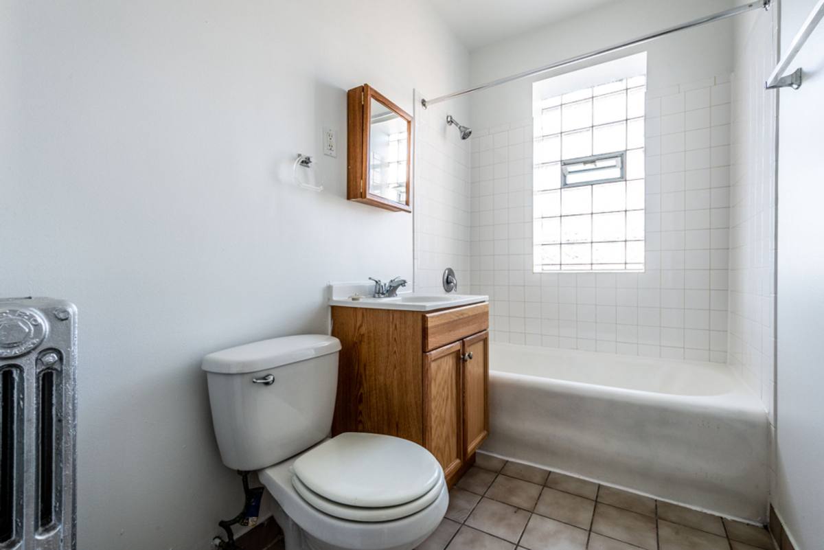 Apartment for rent at 8222-32 S Ingleside Ave, Chicago, IL 60619