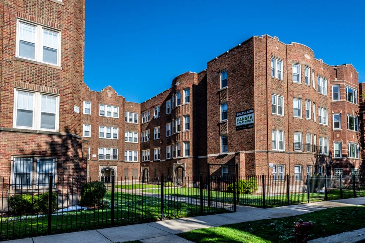 Apartment for rent at 8222-32 S Ingleside Ave, Chicago, IL 60619